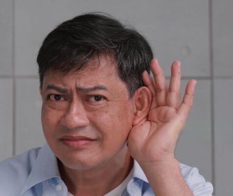 Điếc một bên tai