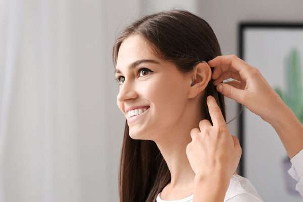 mất thính lực đeo máy trợ thính