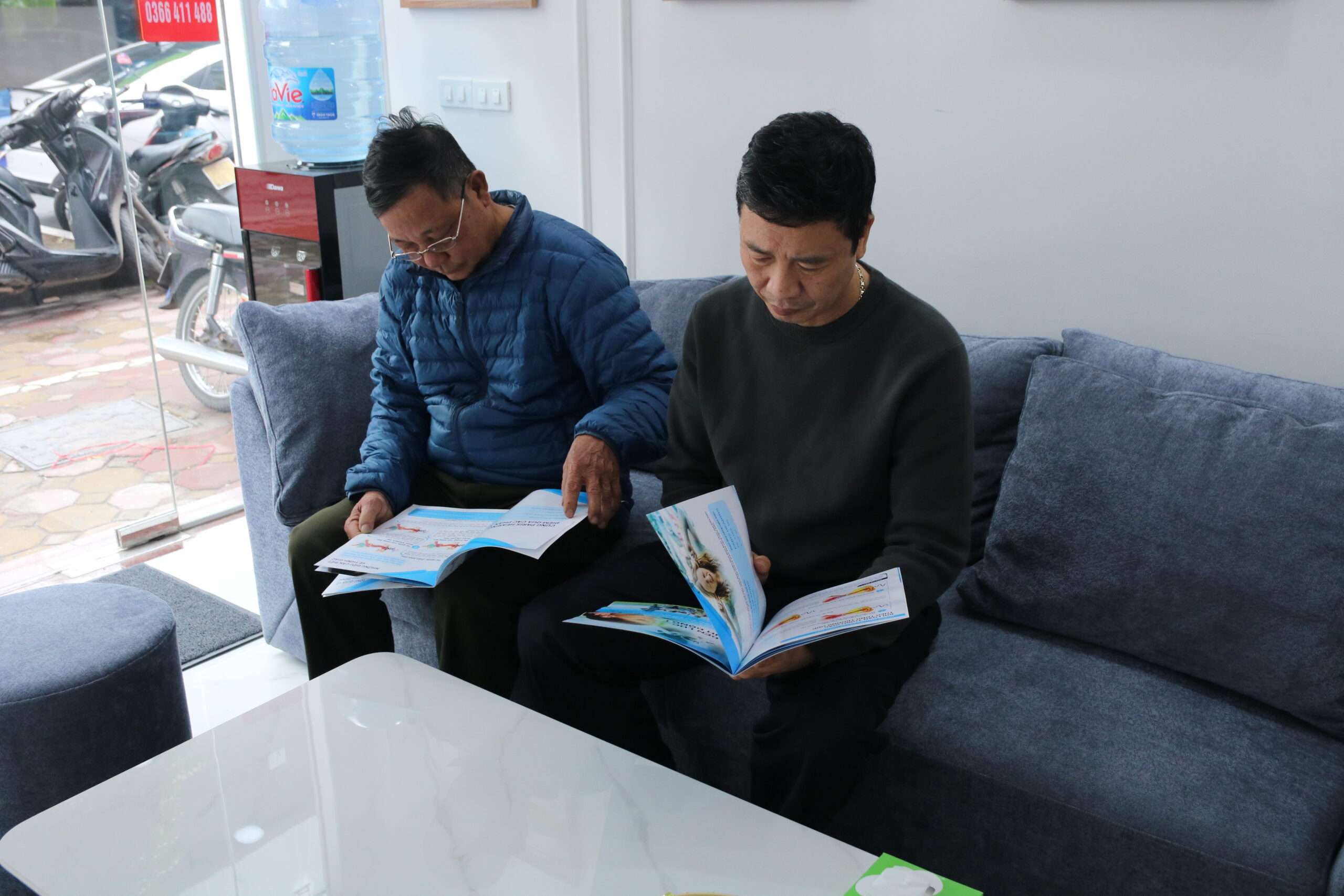 Khu vực khách hàng ngồi chờ