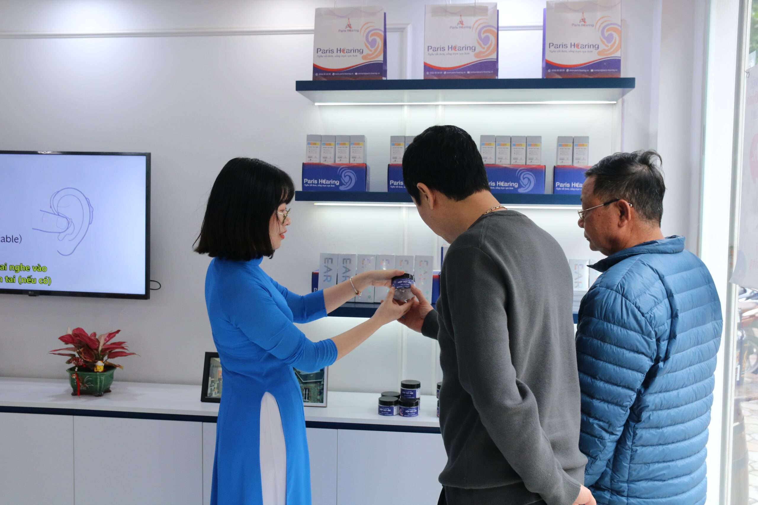 Khu vực khách hàng ngồi chờ