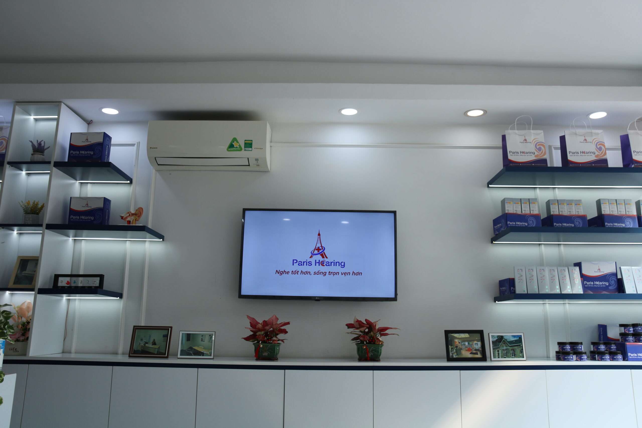 Khu vực khách hàng ngồi chờ