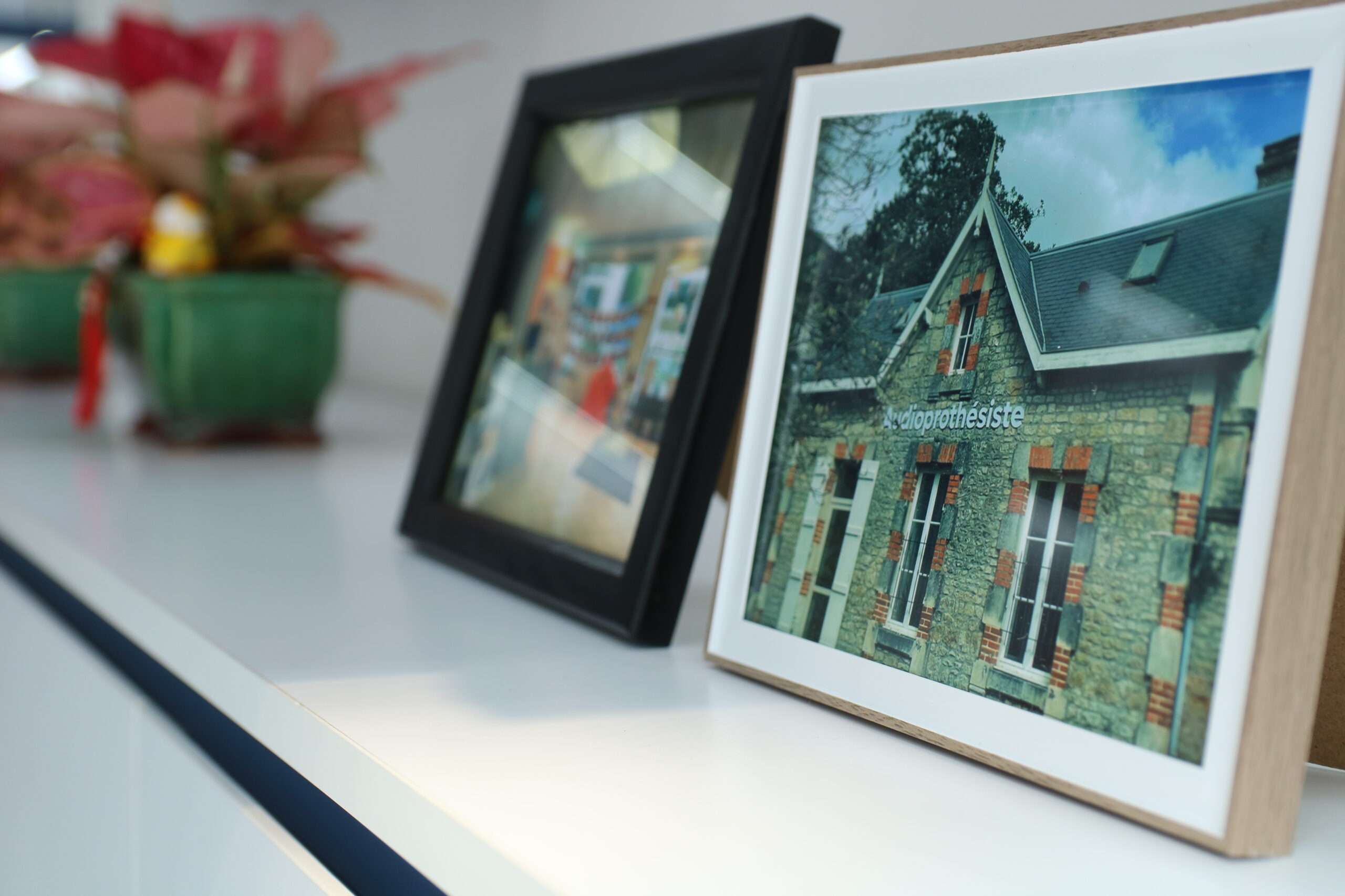 Lễ tân Paris Hearing